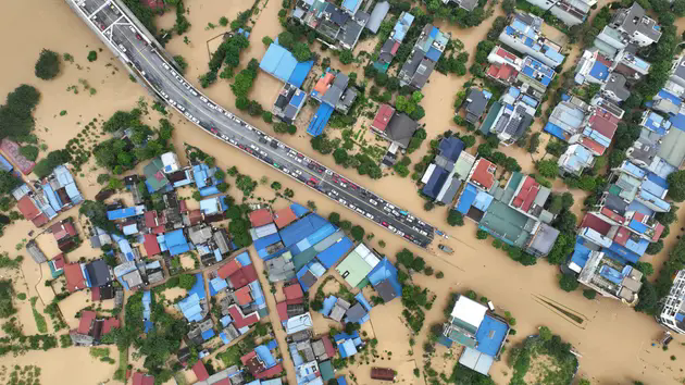 B&atilde;o Yagi thổi bay 40.000 tỷ đồng, hơn 2.000 người thương vong