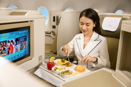 Mua v&eacute; phổ th&ocirc;ng, bay hạng thương gia