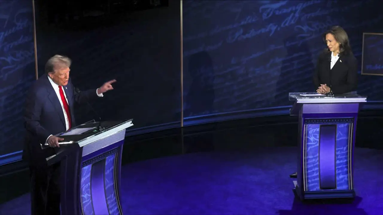 &Ocirc;ng Trump v&agrave; b&agrave; Harris tại buổi tranh luận