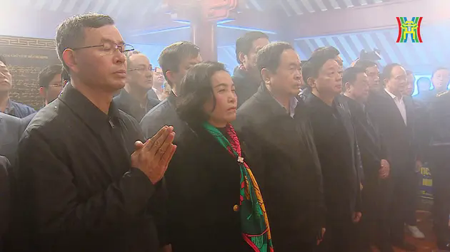 Chủ tịch Quốc hội d&acirc;ng hương tưởng niệm Chủ tịch Hồ Ch&iacute; Minh