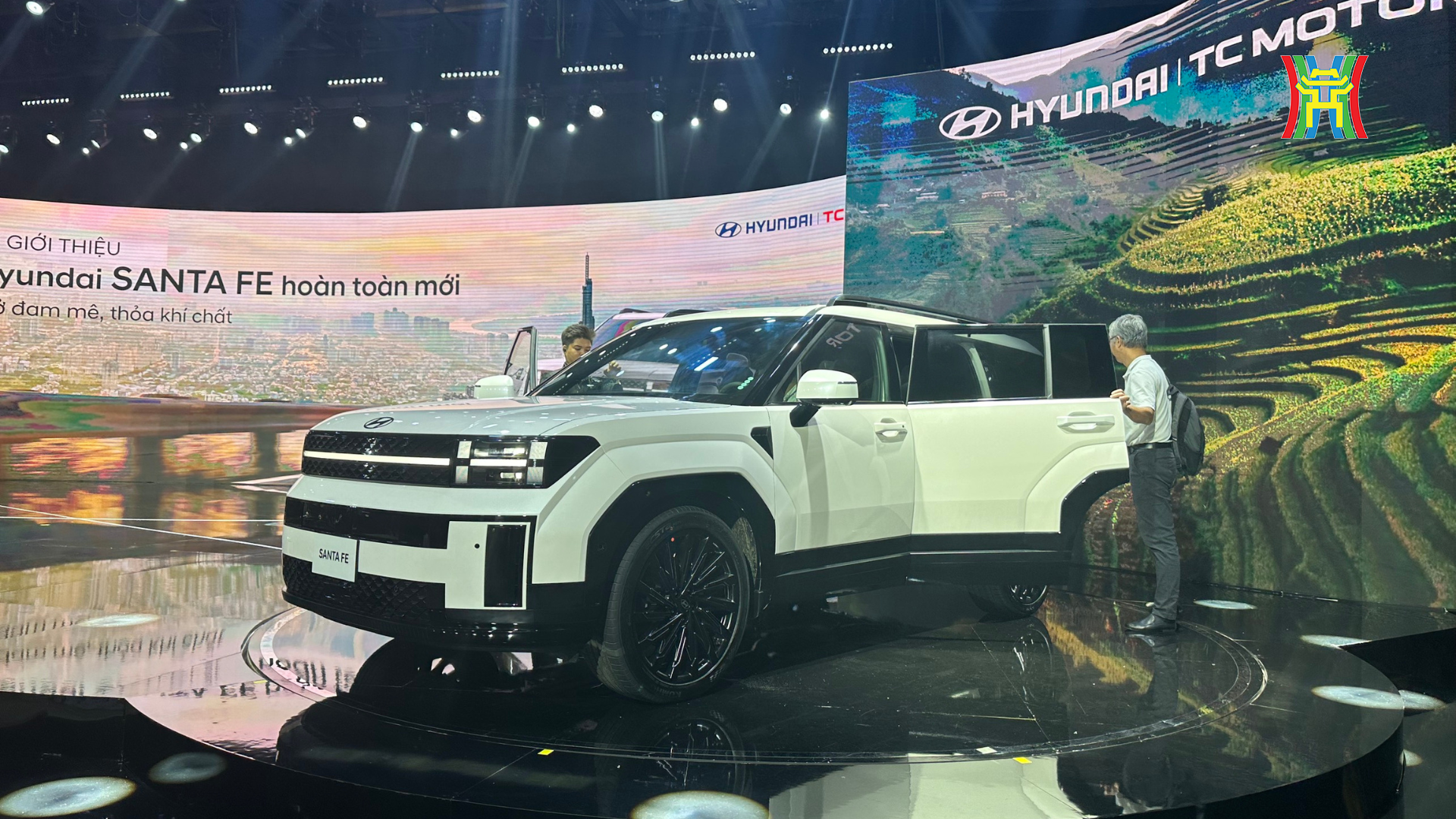 Một trong năm phi&ecirc;n bản Santa Fe 2024 được ra mắt thị trường Việt Nam.