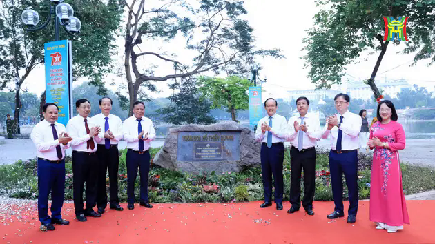 Kh&aacute;nh th&agrave;nh vườn hoa hồ Thiền Quang