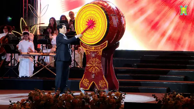 Chủ tịch nước dự Chương tr&igrave;nh nghệ thuật 'Xu&acirc;n Qu&ecirc; hương 2025'
