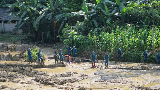 Th&ecirc;m một người thiệt mạng sau vụ lũ qu&eacute;t tại L&agrave;ng Nủ