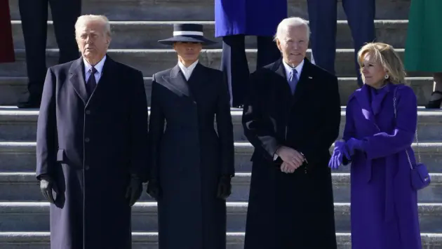 &Ocirc;ng Trump tiễn &ocirc;ng Biden l&ecirc;n trực thăng rời Điện Capitol