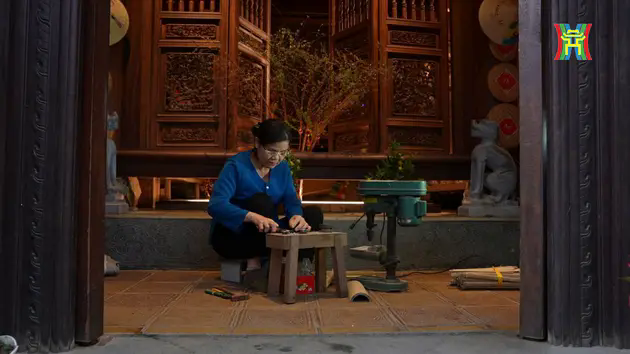 Nghệ nh&acirc;n H&agrave; Nội: Quạt Ch&agrave;ng Sơn - Nếp gấp thời gian