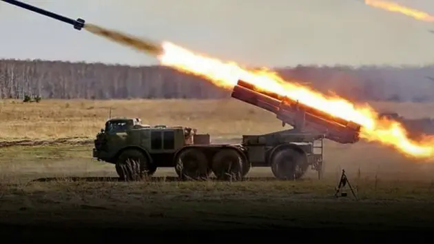 Uy lực cuồng phong của ph&aacute;o phản lực đa n&ograve;ng BM-27 Uragan