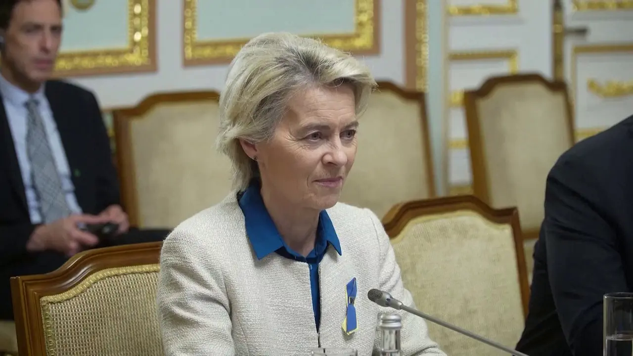 B&agrave; von der Leyen th&ocirc;ng b&aacute;o EU sẽ cấp cho Ukraine khoản vay trị gi&aacute; 35 tỷ euro (hơn 39 tỷ USD) trong chuyến thăm Ukraine.