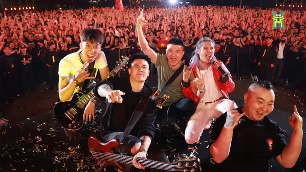 Thổi hồn di sản v&agrave;o rock c&ugrave;ng ban nhạc Ngũ Cung