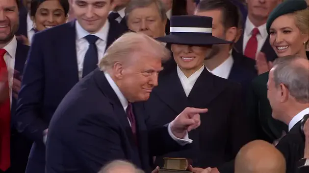 Sự trở lại mạnh mẽ v&agrave; quyết liệt của Trump 2.0