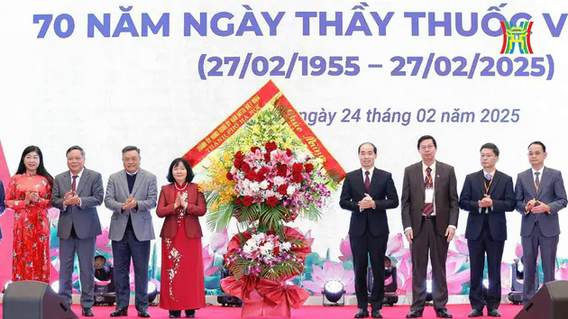 Chăm lo sức khỏe nh&acirc;n d&acirc;n l&agrave; nhiệm vụ cao cả nhất