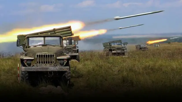 Ph&aacute;o phản lực ph&oacute;ng loạt Nga dội hỏa lực v&agrave;o qu&acirc;n Ukraine