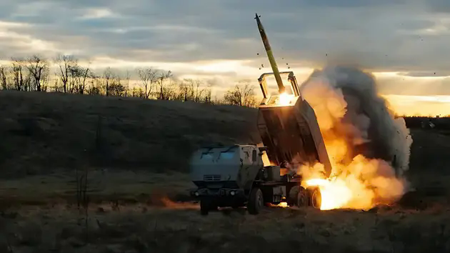 Ukraine ph&aacute; hủy bốn trực thăng trong l&atilde;nh thổ Nga