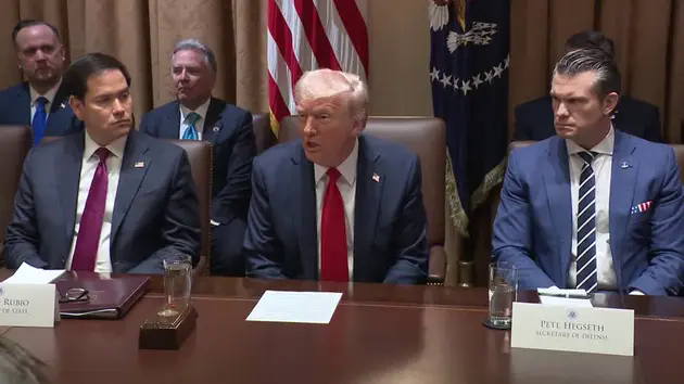 &Ocirc;ng Trump dọa &aacute;p thuế 25% với h&agrave;ng nhập khẩu từ EU