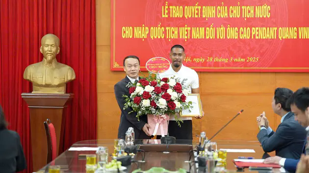 Cao Pendant Quang Vinh ch&iacute;nh thức trở th&agrave;nh c&ocirc;ng d&acirc;n Việt Nam