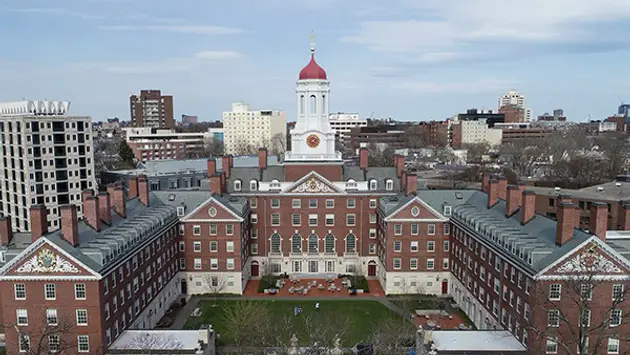 &Ocirc;ng Trump ho&atilde;n thu hồi quyền tuyển sinh quốc tế của Harvard