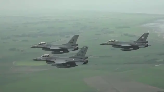 Ukraine x&aacute;c nhận F-16 rơi, một phi c&ocirc;ng thiệt mạng