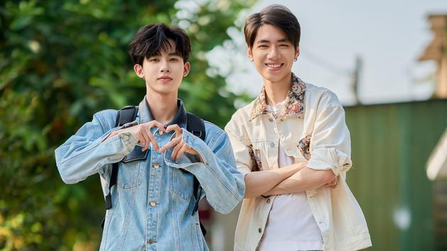 Do&atilde;n Hiếu v&agrave; producer Kh&aacute;nh ra mắt MV Tết &lsquo;Về nh&agrave; th&ocirc;i&rsquo;