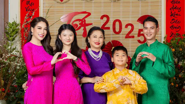 Trương Ngọc &Aacute;nh sum vầy b&ecirc;n gia đ&igrave;nh ng&agrave;y Tết