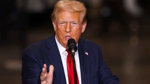 &Ocirc;ng Trump gọi Tổng thống Zelensky l&agrave; người độc t&agrave;i