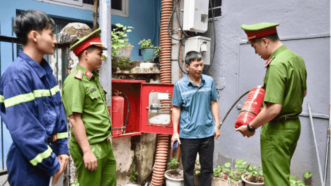 Tuyên truyền lắp thiết bị truyền tin báo cháy