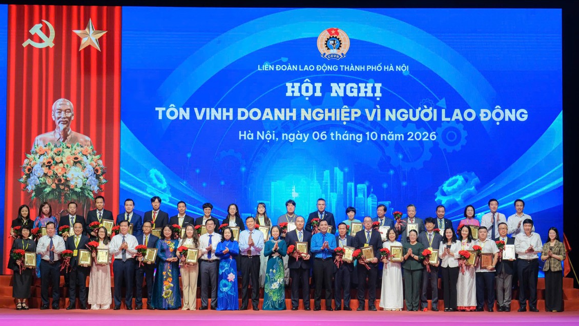 Biểu dương doanh nghiệp 'Vì người lao động' và công nhân tiêu biểu