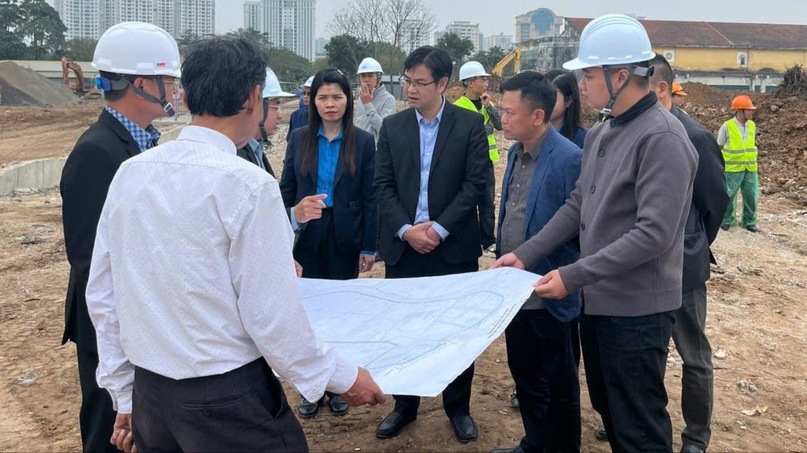Tinh thần làm việc xuyên Tết ở công trình hồ điều hòa Phú Đô