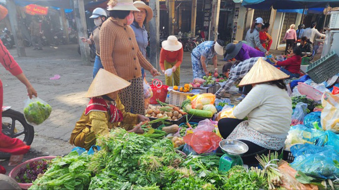 Đi chợ đầu năm mới