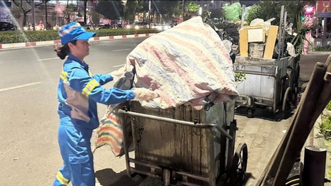 Công nhân môi trường - Tết vì Thủ đô xanh