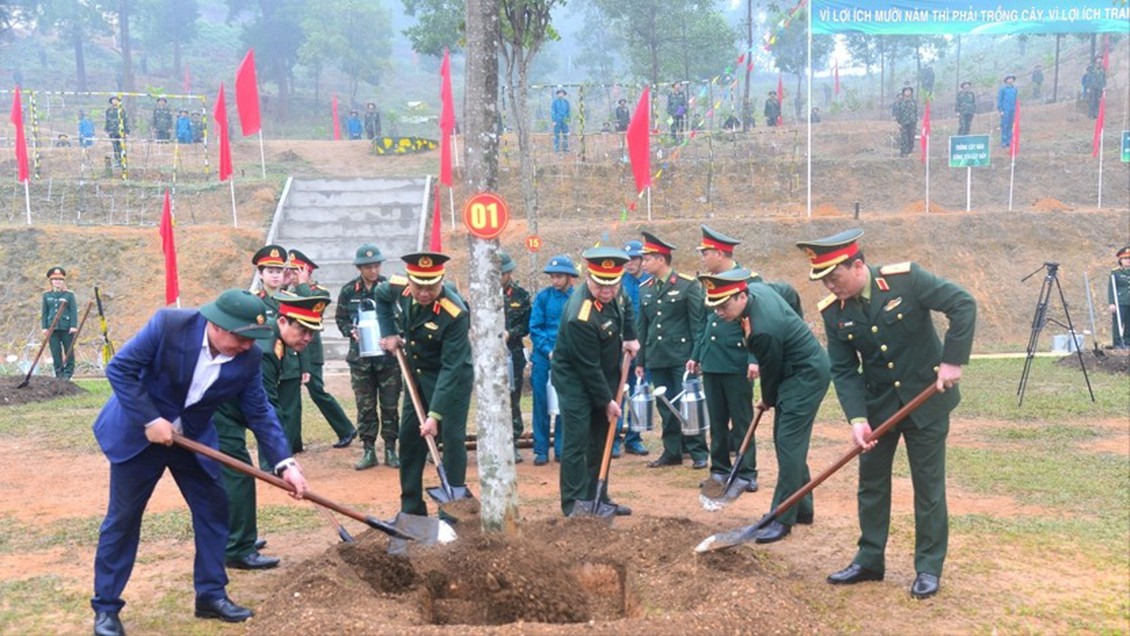 Tết trồng cây tại Trung đoàn 692 thuộc Sư đoàn 301