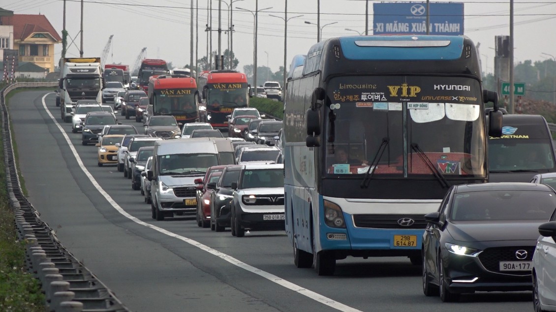 Thủ tướng yêu cầu không để ùn tắc kéo dài tại cửa ngõ Hà Nội, TP. HCM dịp cuối Tết