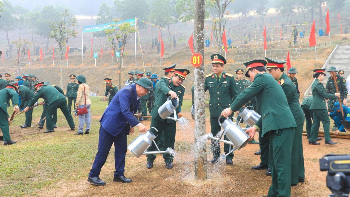 Tết trồng cây tại Trung đoàn Bộ binh 692