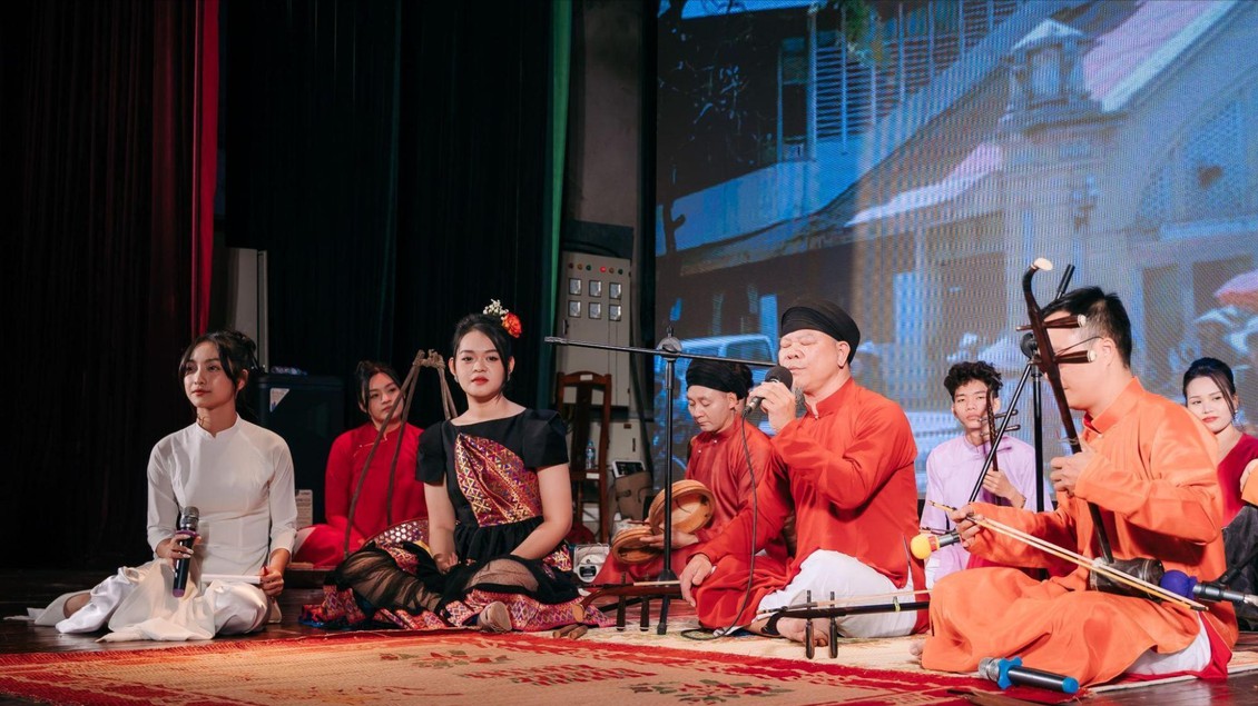 Thanh âm cuộc sống hát Xẩm ở chợ Đồng Xuân