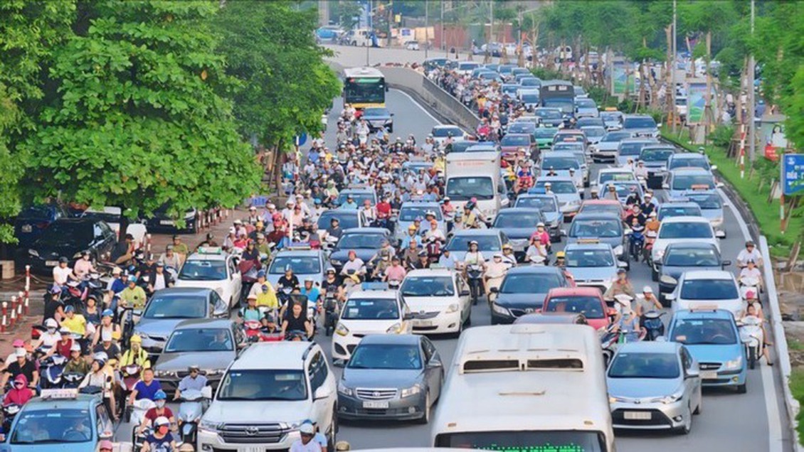 Hà Nội và bài toán ùn tắc, thiếu hạ tầng cho giao thông