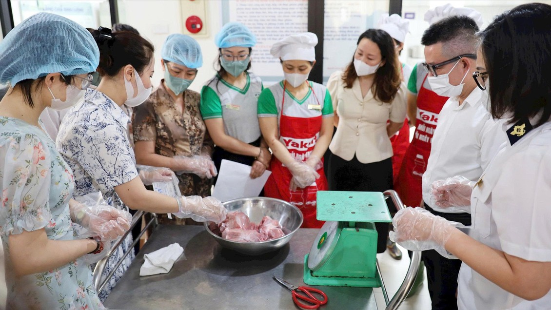 Hà Nội siết chặt quản lý thực phẩm từ sản xuất đến tiêu dùng