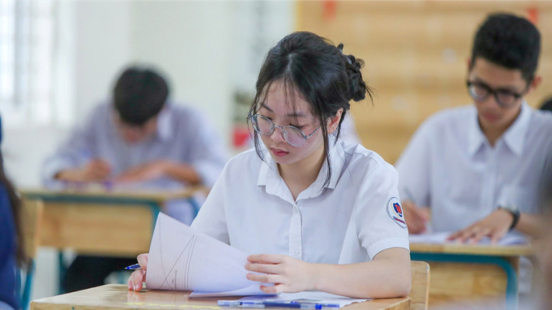 Sẻ chia thay kỳ vọng: Giảm áp lực mùa thi cho học sinh cuối cấp