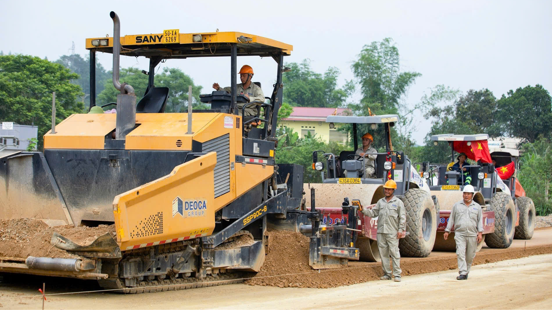 Công nhân tại các công trình trọng điểm Hà Nội thi công xuyên lễ