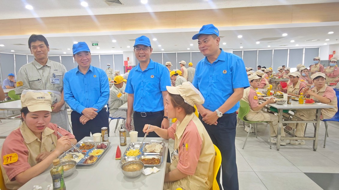 Bữa cơm công đoàn ấm áp tình thân
