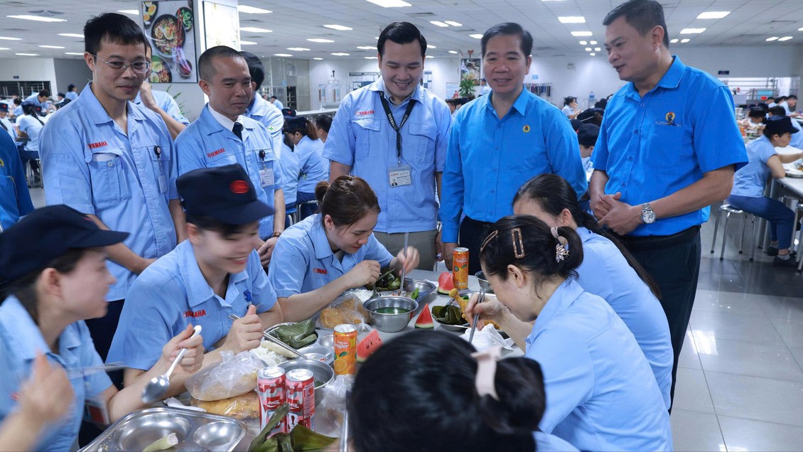 Bữa cơm công đoàn gắn kết yêu thương