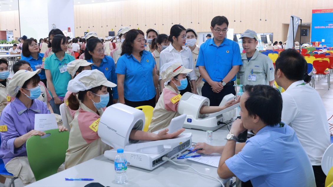 Điểm tựa sức khỏe cho nữ công nhân Thủ đô