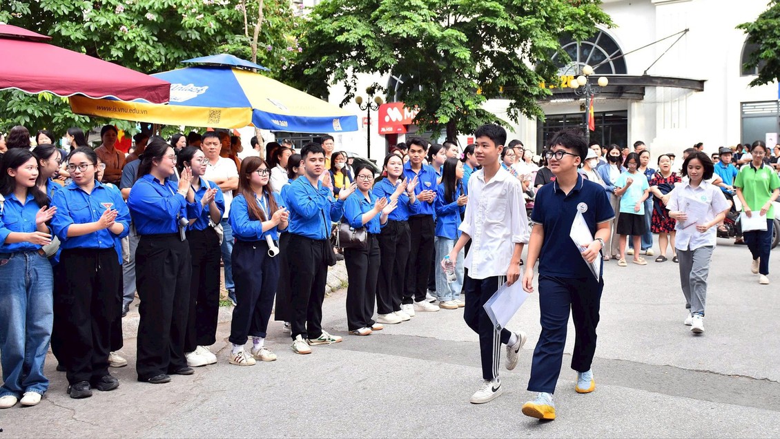 Thí sinh Hà Nội hoàn thành hai môn thi vào lớp 10 công lập