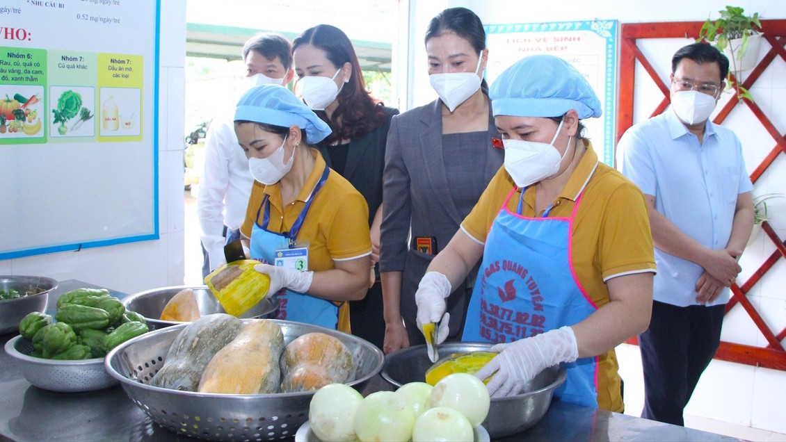 Hà Nội siết chặt an toàn thực phẩm từ sản xuất đến bàn ăn