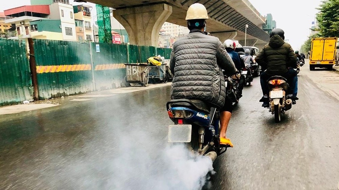 Người dân khó chịu trước tình trạng ô nhiễm khí thải từ xe máy