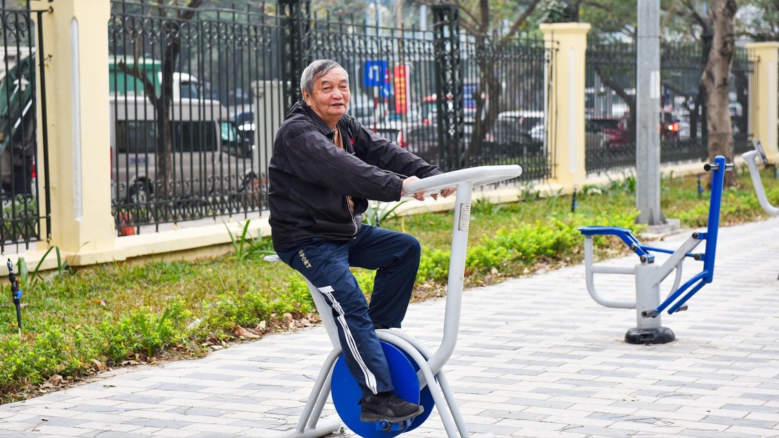 Rèn luyện sức khỏe trong công viên
