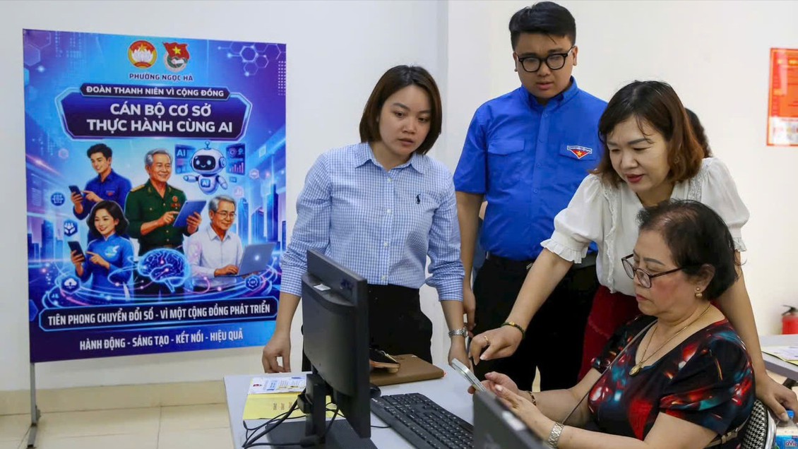 Khi những bô lão Mặt trận bắt nhịp chuyển đổi số