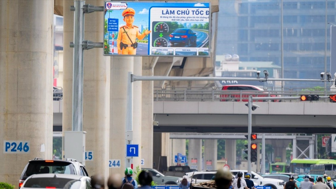 Màn hình LED giao thông: 'Mắt thần' mới trên đường phố Thủ đô