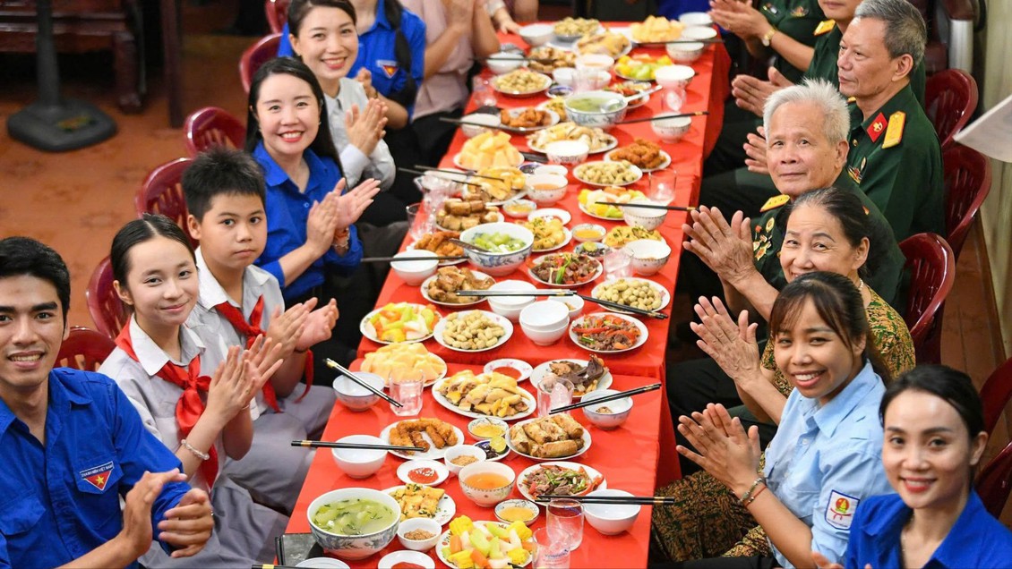 Thế hệ hôm nay tri ân những người đã dành trọn tuổi xuân cho Tổ quốc