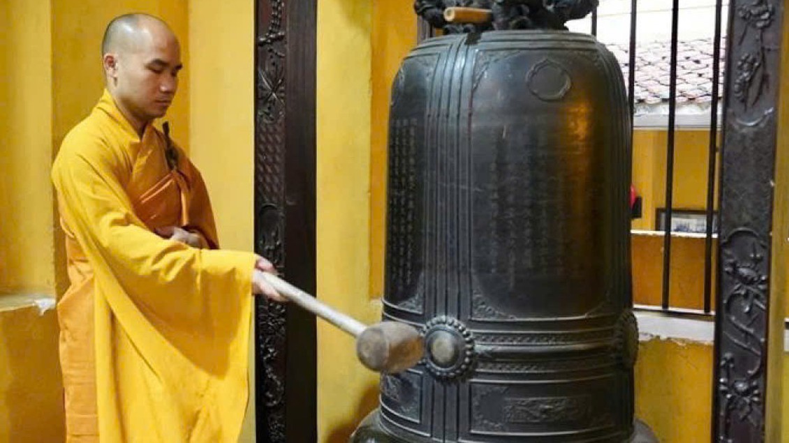 Trang nghiêm nghi lễ cử ba hồi chuông, trống Bát nhã tri ân các Anh hùng liệt sĩ