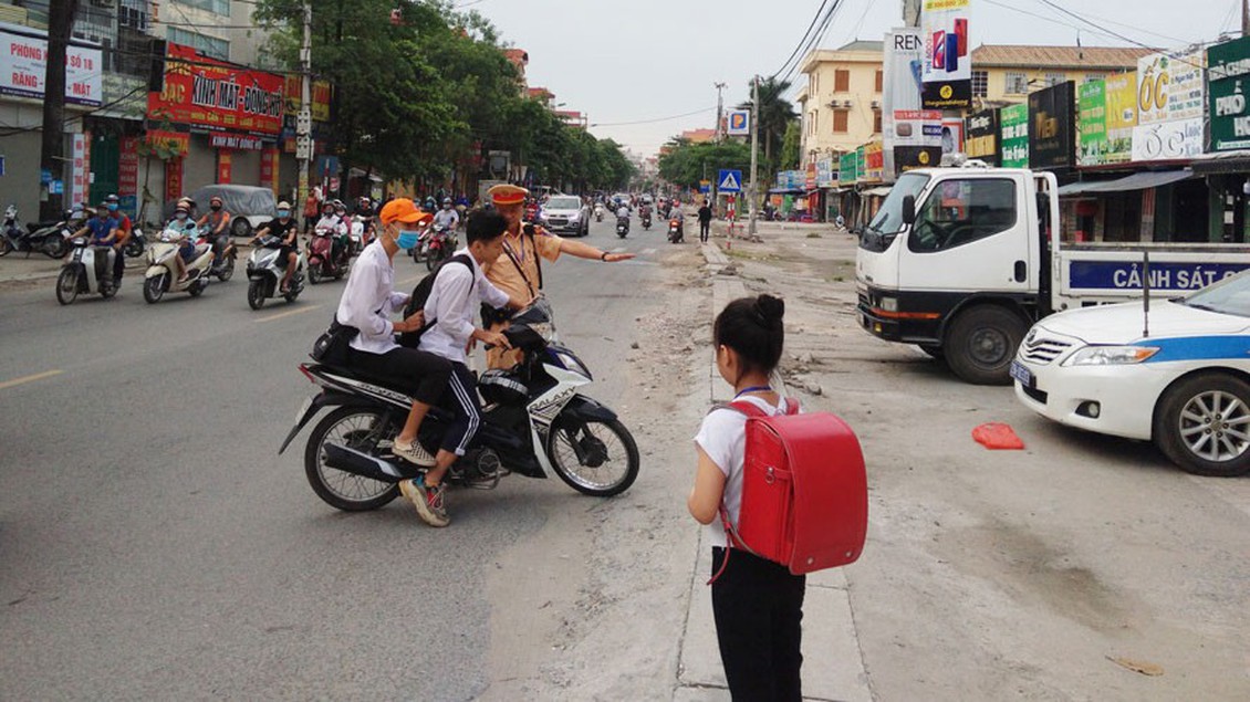 Không chủ quan khi điều khiển mô tô xe gắn máy