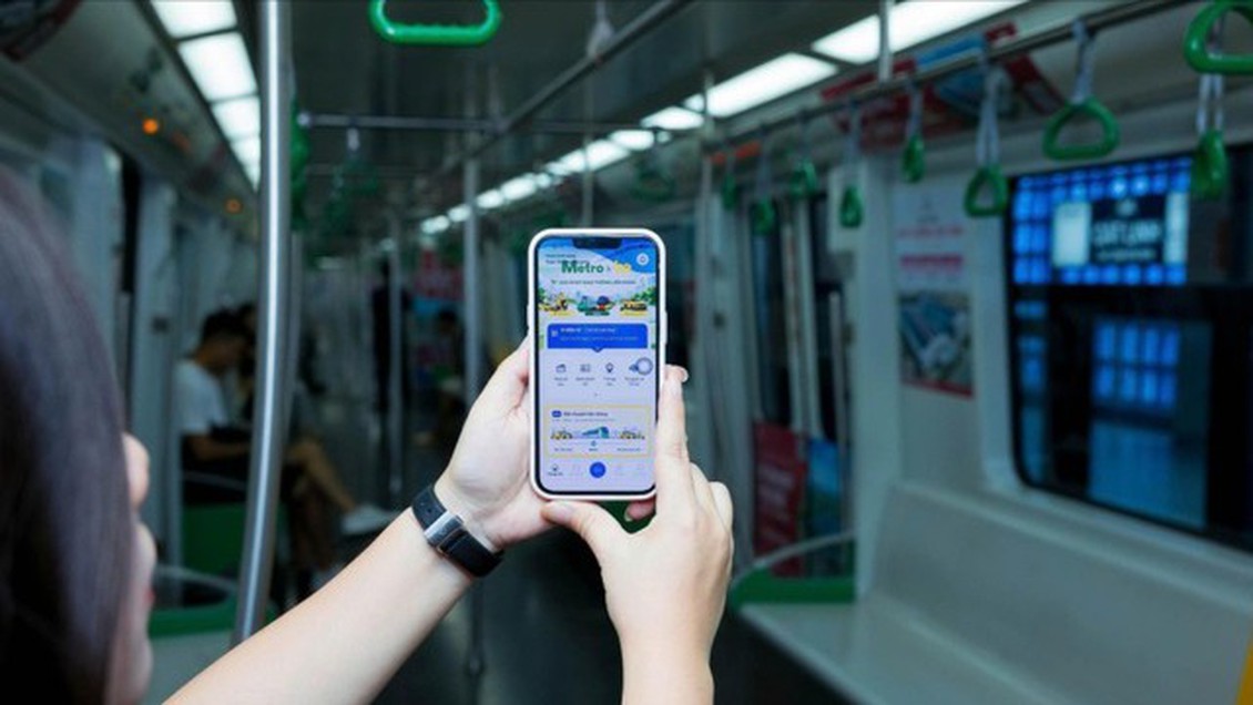 Đi metro dễ hơn với xe công nghệ đón tận nơi